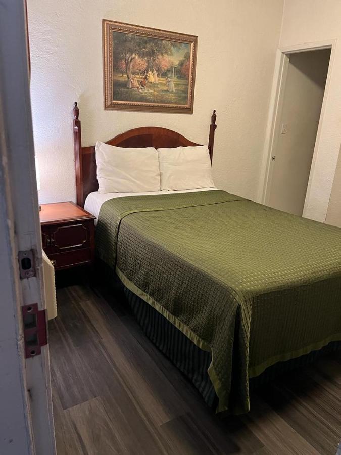 Economy Motel 2*