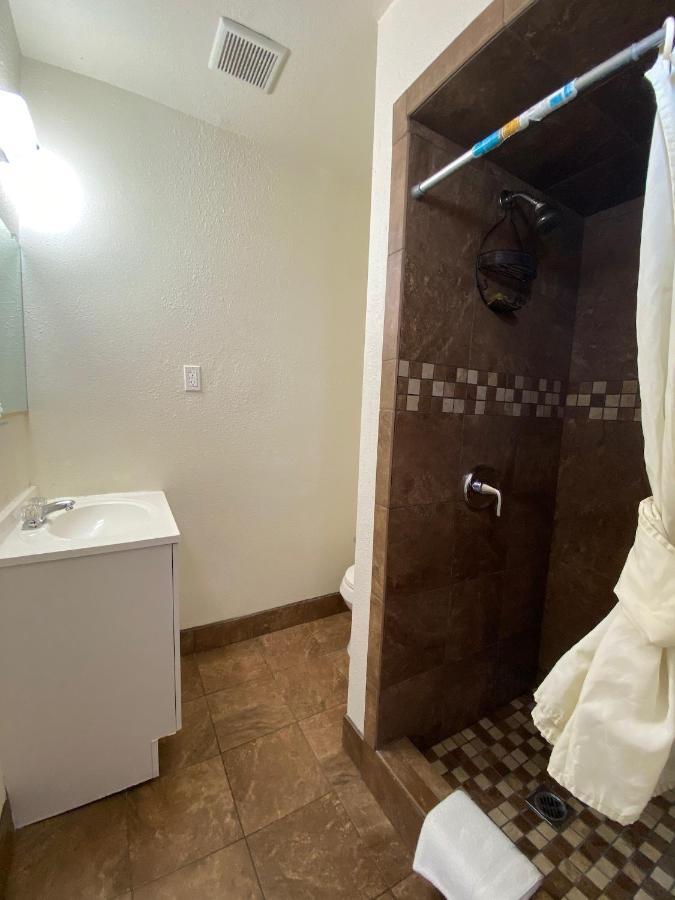 Motel Economy 2*