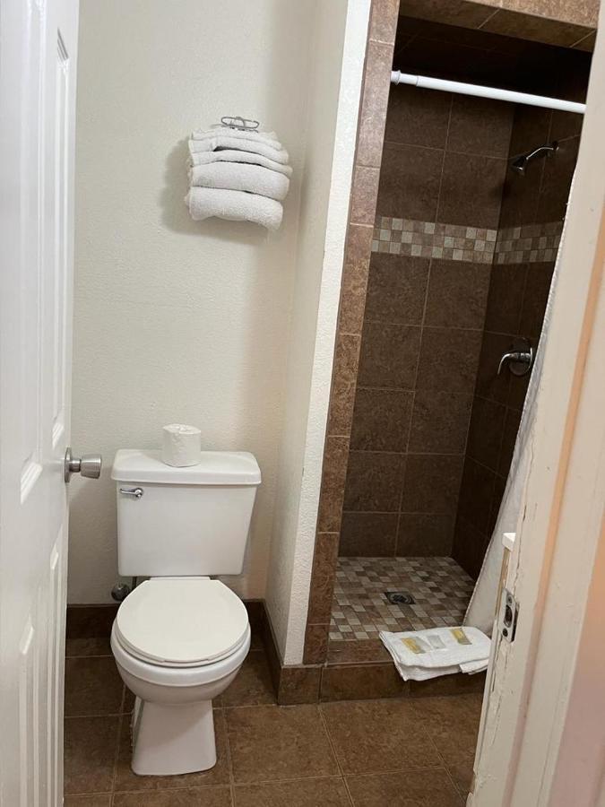 Economy Motel 2*