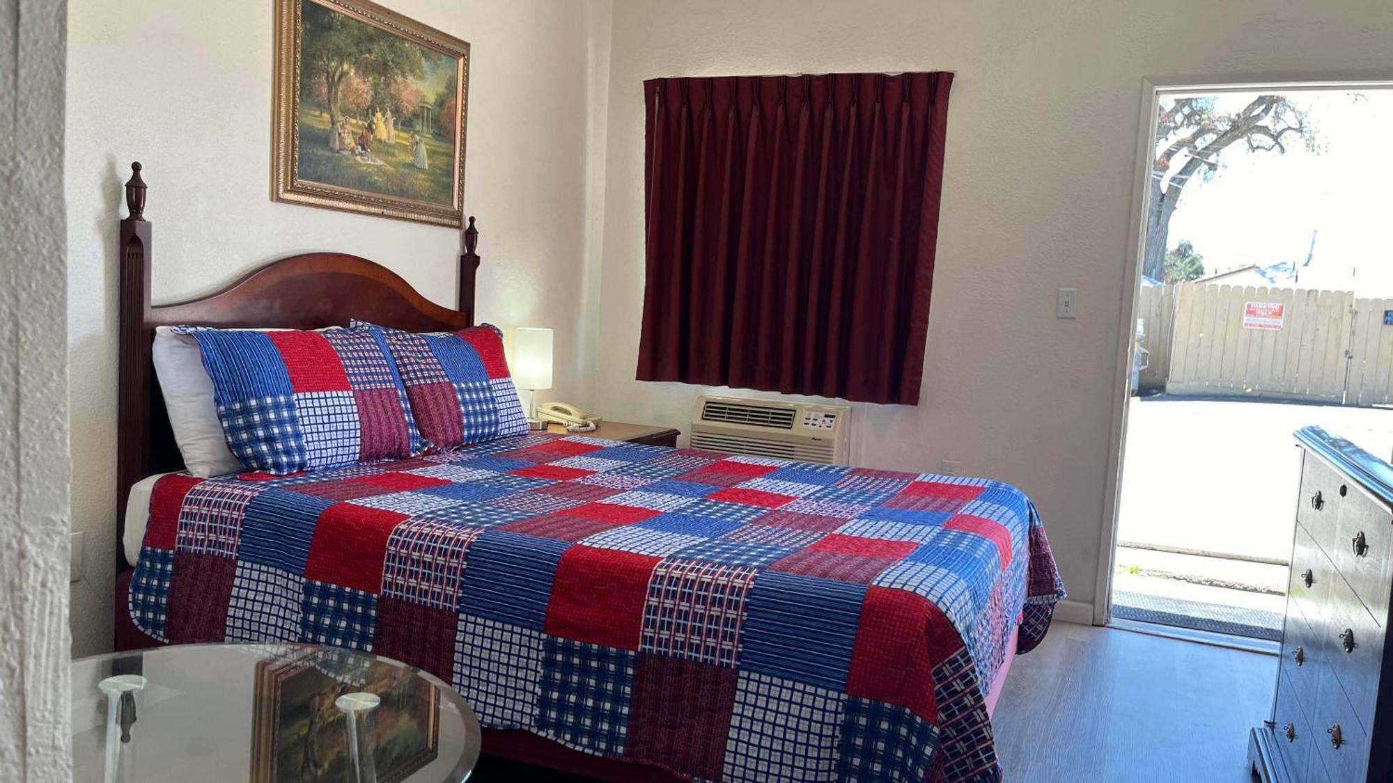Motel Economy 2*
